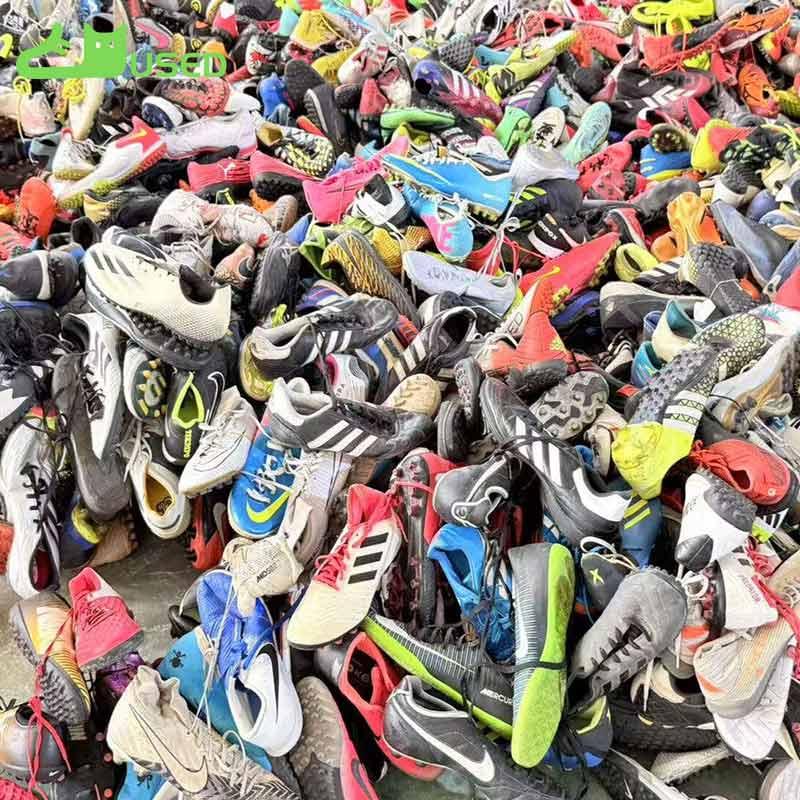 Wholesale of second-hand sports soccer cleats