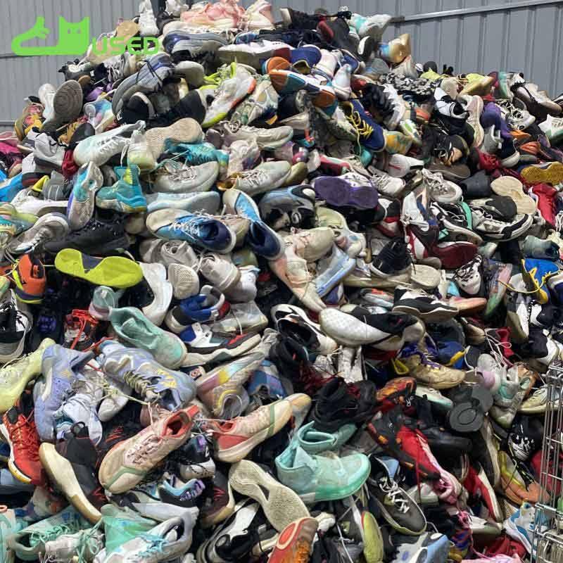 Large quantities of second-hand brand-name shoes available