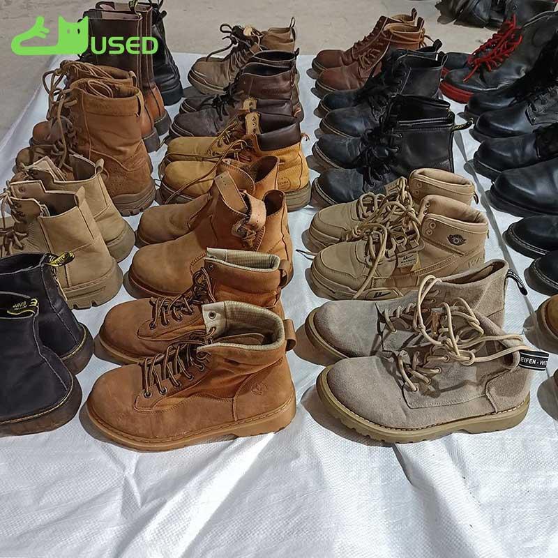 secondhand cowboy boots with a stylish Western feel