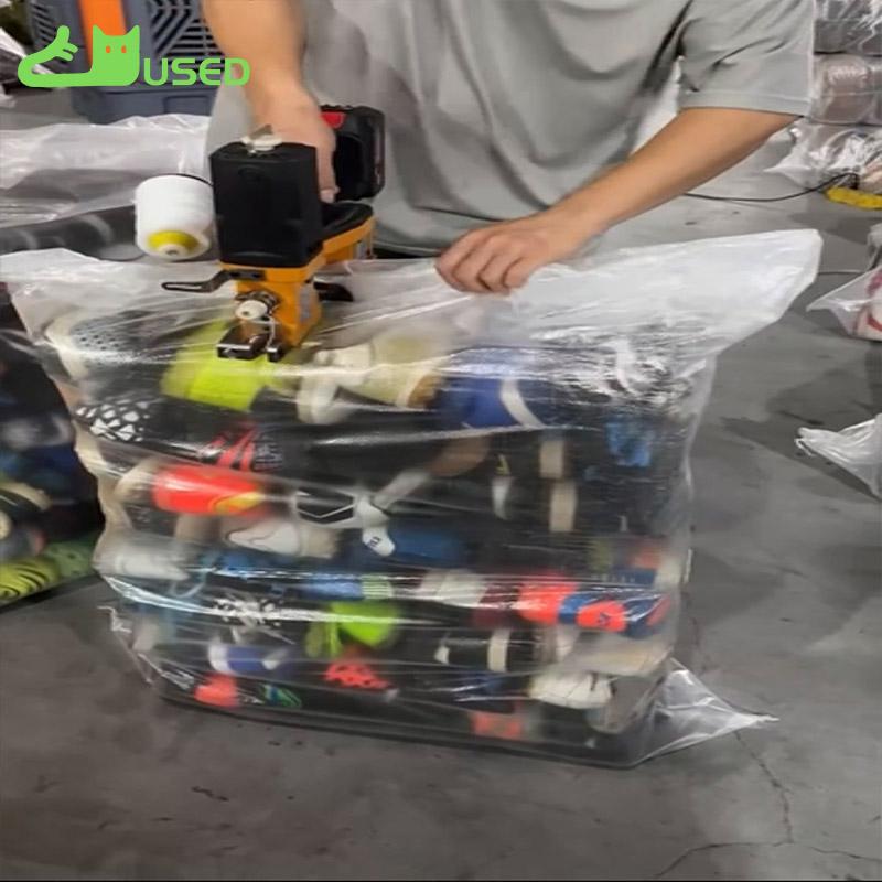 Reseal the packaging of second-hand brand shoes