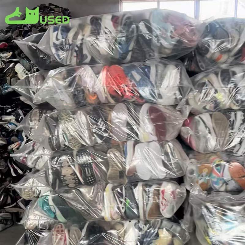 Second-hand men's shoes packing