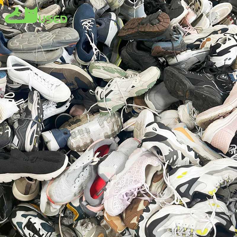 Wholesale supply of used sneakers.jpg